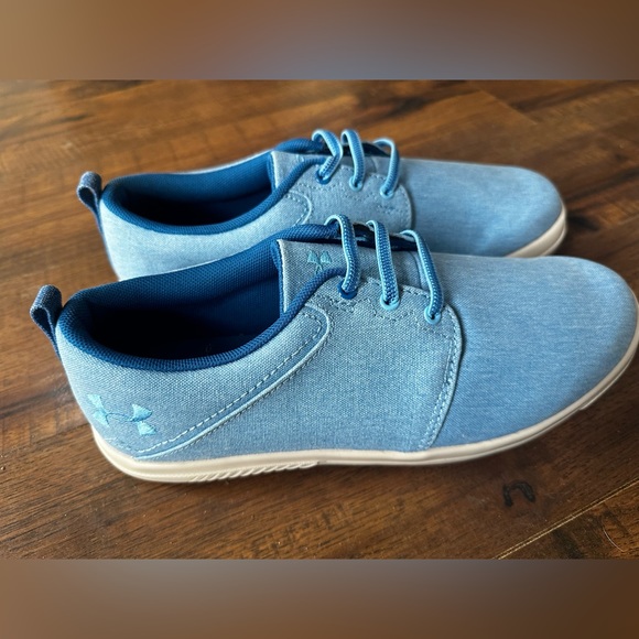 ๐ NEW UA BOYS 7 SHOE ๐ - Picture 4 of 7